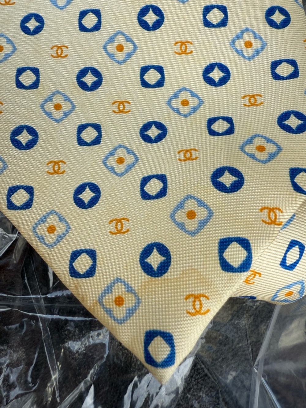 CHANEL Cream Tie with Blue and Gold Geometric Motif - Picture 3 of 5
